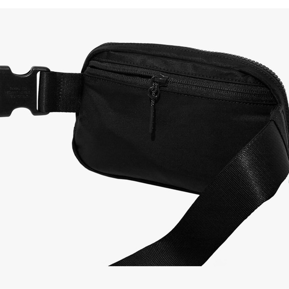 Lululemon Everywhere Belt Bag EUC - Picture 5 of 14